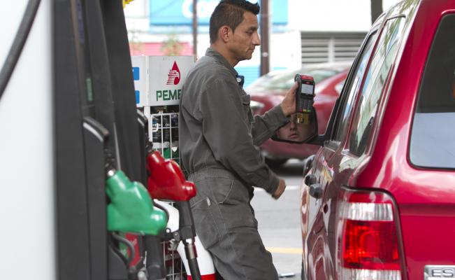 Hacienda analiza suavizar el ‘gasolinazo’ de febrero