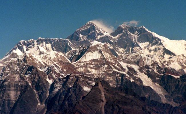 ¿Se encogió el Everest?