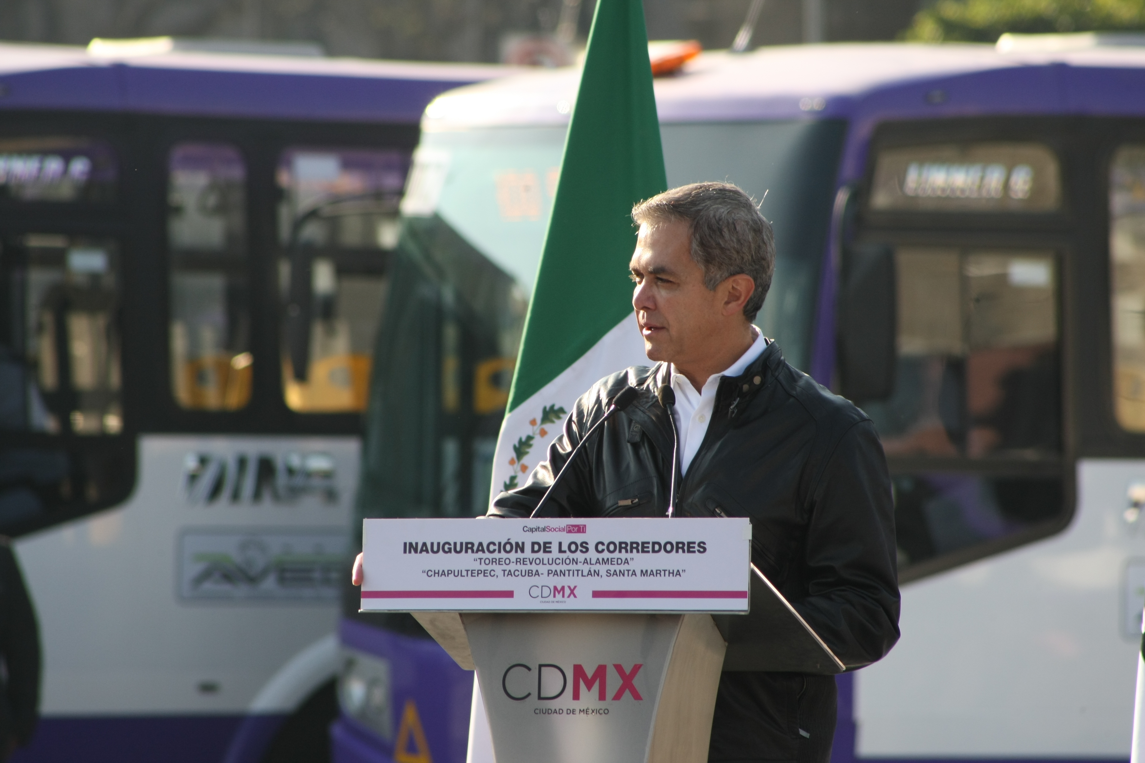 Sustituyen autobuses de última generación a 627 microbuses en CDMX