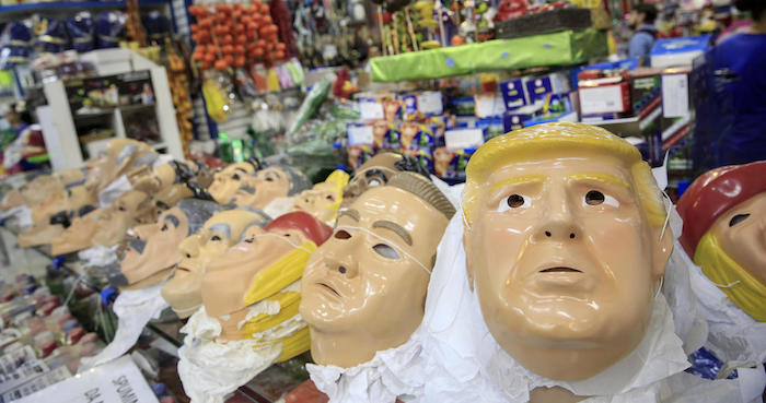 Máscaras de Trump, invitadas especiales al carnaval de Brasil