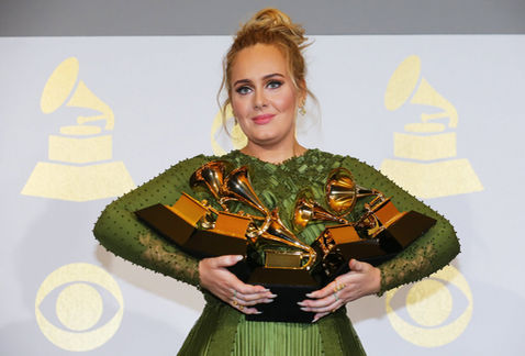 Adele arrasa en los Grammy 2017