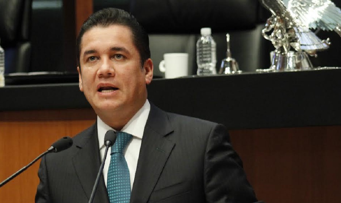 Senador Carlos Puente presenta iniciativas para reducir el número de legisladores federales