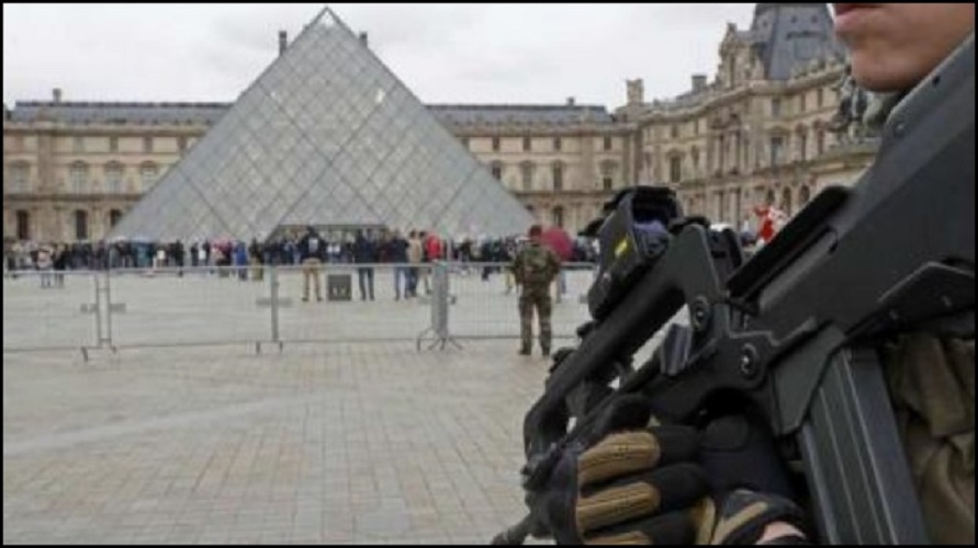 Califica Francia de “terrorista” el ataque contra militar en el Museo del Louvre