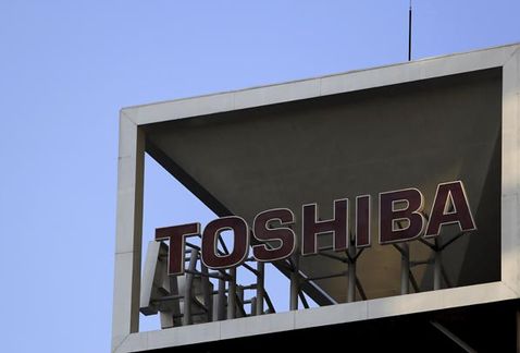 Renuncia el presidente de Toshiba por pérdidas millonarias