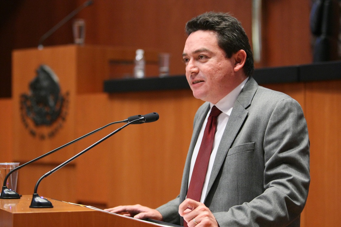 Suscribe Daniel Ávila iniciativa para reducir financiamiento a partidos políticos