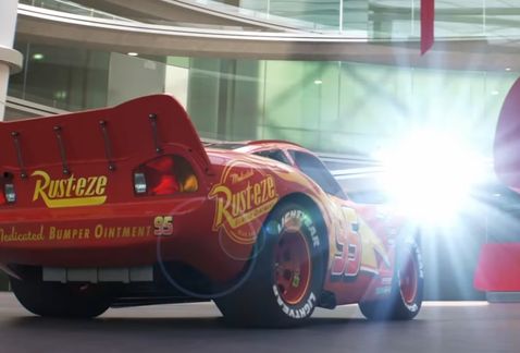 El Rayo McQueen regresa a la pista en nuevo avance de Cars 3
