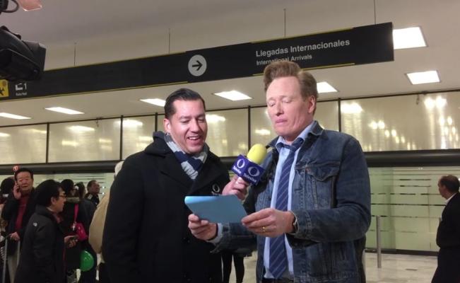 Conan O’Brien pide ‘asilo’ por si no lo dejan regresar a EU