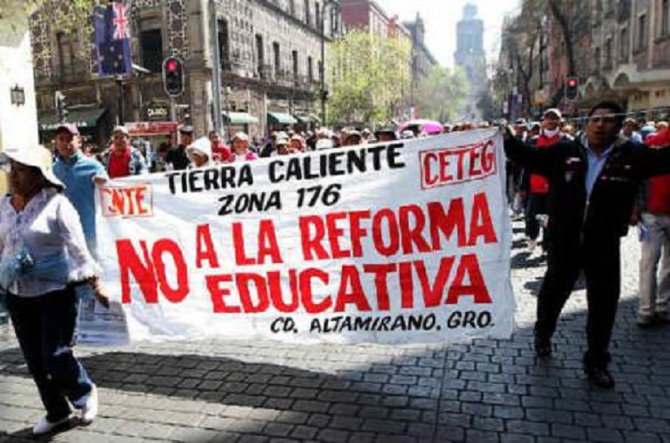 Celebrarán maestros su día con una nueva Reforma Educativa cuestionada