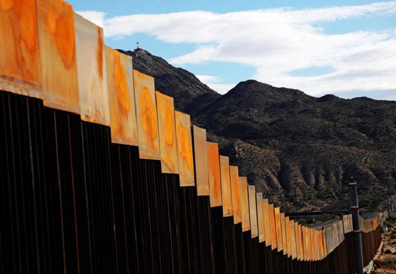 El muro fronterizo estará terminado en dos años: John Kelly