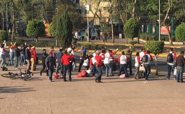 Lanzan pañales sucios a sede del PRI