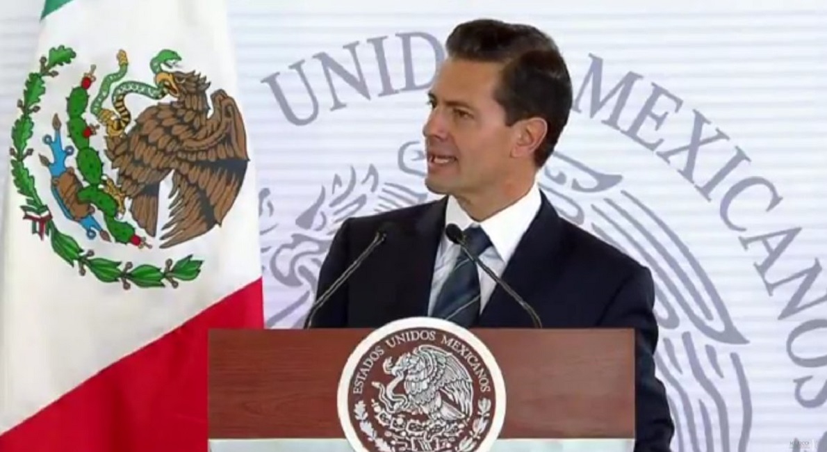 Pide Peña Nieto a líderes de opinión “suavizar el ajuste” a precios de gasolinas