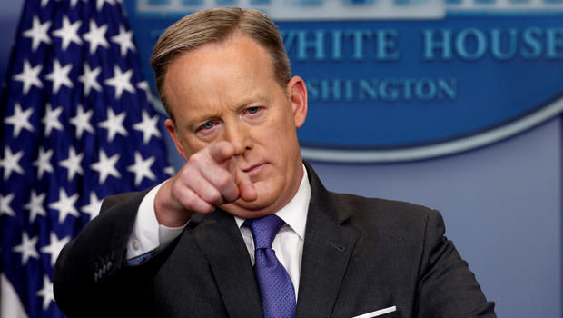 Impiden acceso a periodistas de CNN, The NYT y otros a reunión con Sean Spicer en la Casa Blanca