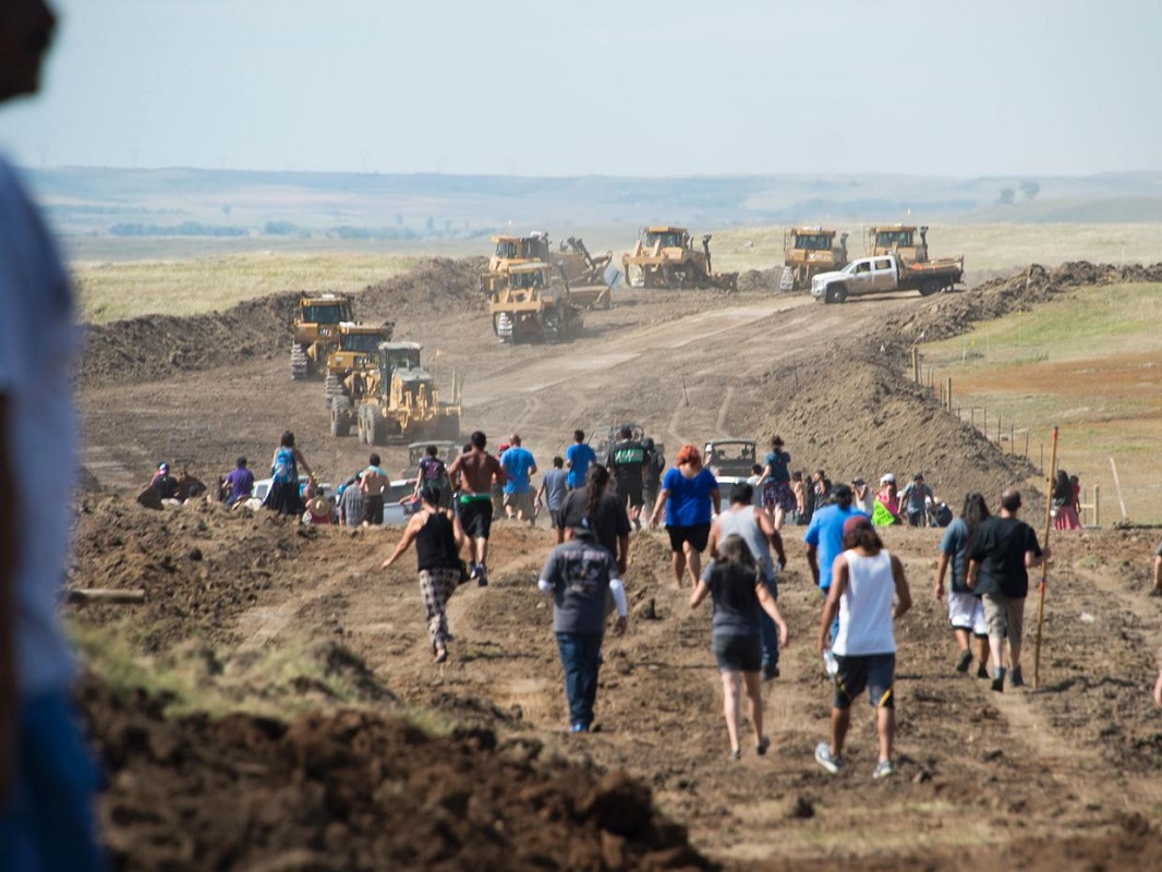 Trump contra el medio ambiente y tierras sagradas Sioux: aprueba oleoducto Dakota Access