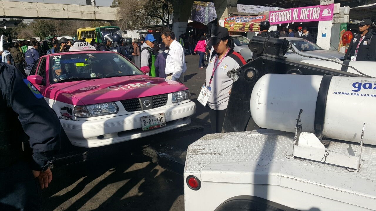 Multas de 11 mil a 14 mil pesos a taxis con aplicaciones móviles por hacer base no autorizada