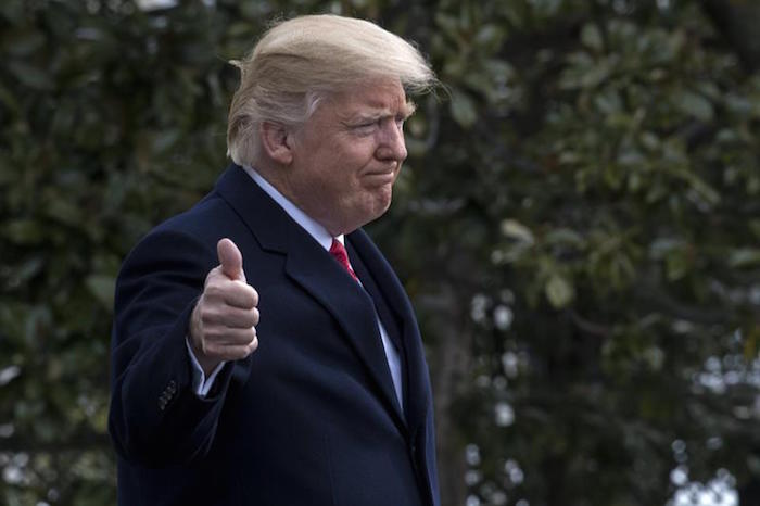 Trump hace recortes en ayuda exterior y protección medioambiental para financiar Defensa y Muro