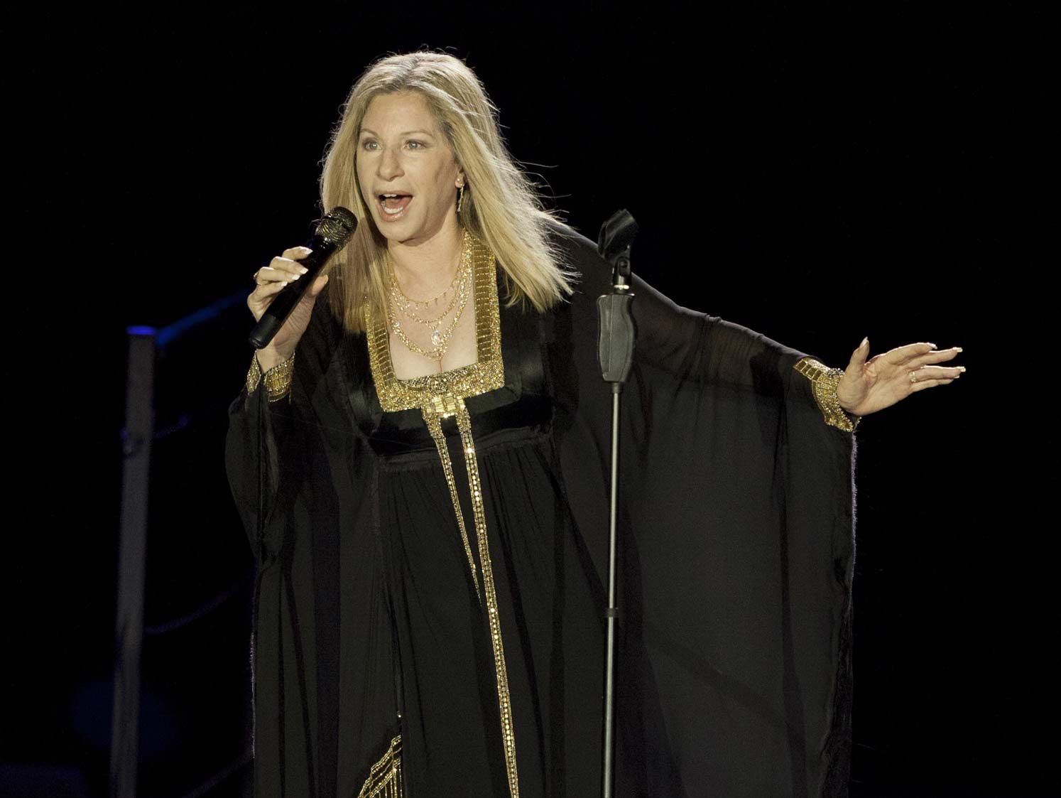 “Donald Trump me está haciendo engordar”, asegura Barbra Streisand