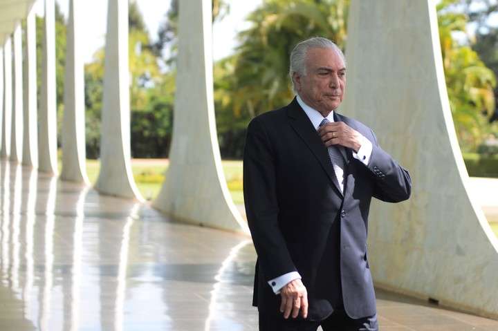 “Fantasmas” obligan al presidente de Brasil a dejar la residencia presidencial
