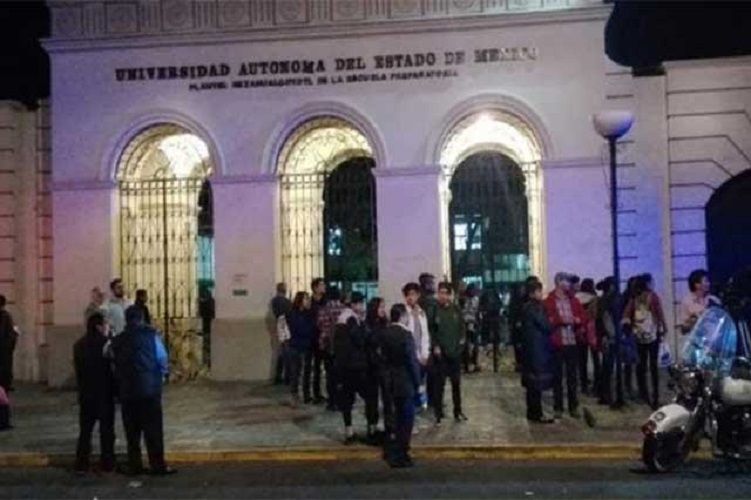 Atacan y lesionan a 8 alumnos de la Preparatoria 2 de Toluca