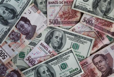 Peso avanza frente al dólar