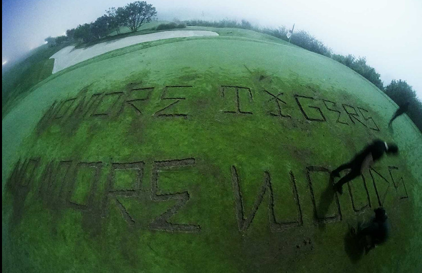 Ambientalistas vandalizan campo de golf de Trump