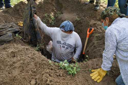 Encuentran 250 cráneos en fosas en Veracruz: fiscal