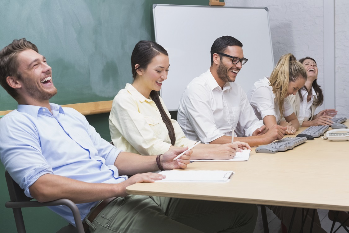 Empleados aprenden 70% de lo que saben de su trabajo a partir de la convivencia con quienes colaboran