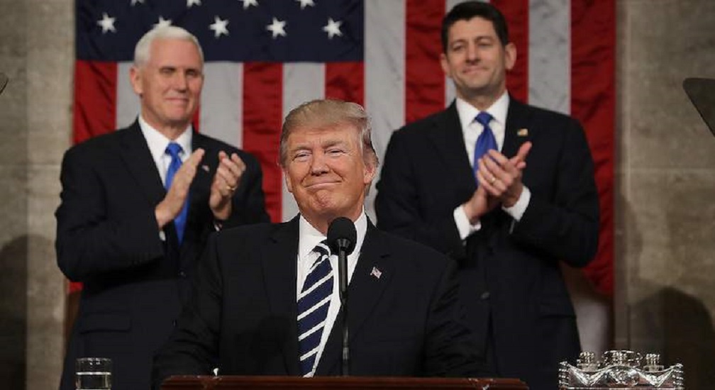 Trump promete una reforma fiscal “épica”, otra migratoria y millones de empleos ante el Congreso