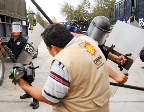 SIN LÍNEA:  Funcionarios, policías y políticos, principales agresores de periodistas