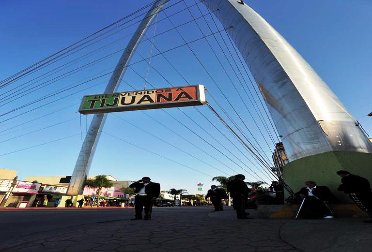 LIBROS DE AYER Y HOY: Tijuana, el santuario mexicano