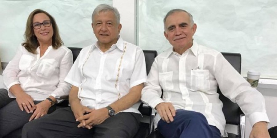 Reconoce López Obrador ser amigo de Salinas de Gortari