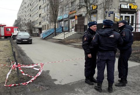Desactivan bomba en edificio residencial de San Petersburgo