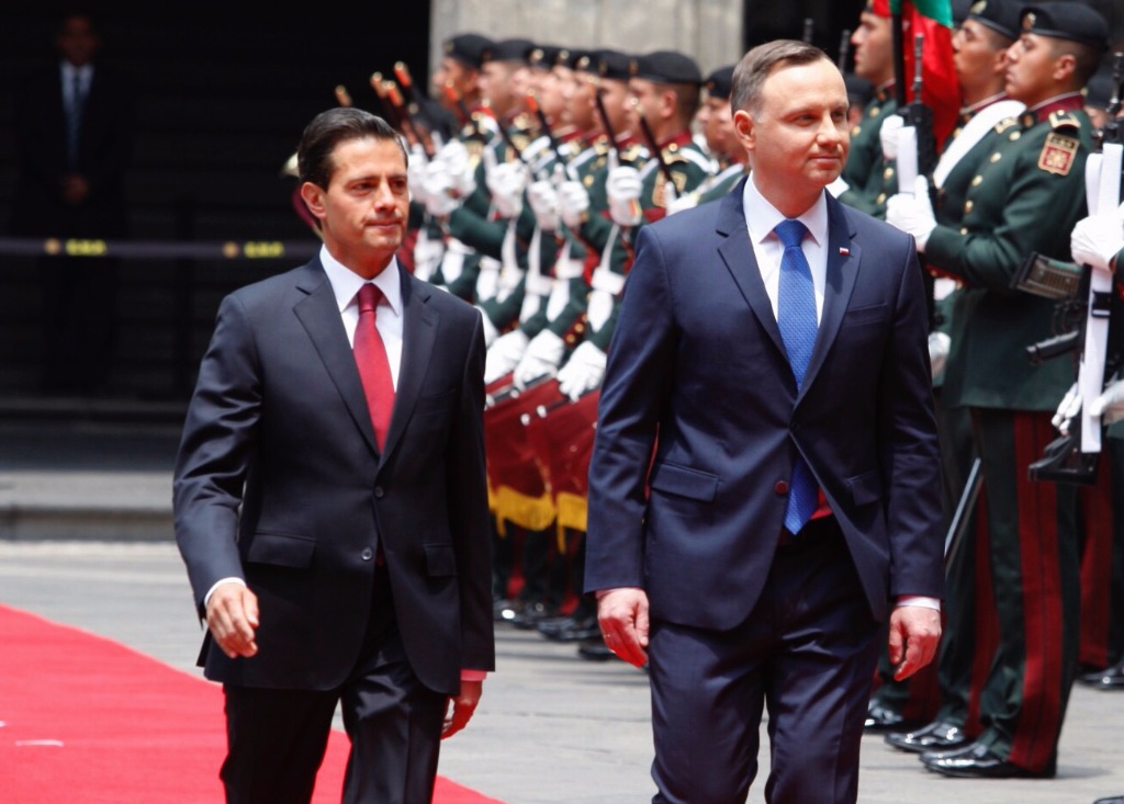 Peña Nieto recibe en Palacio Nacional al presidente de Polonia