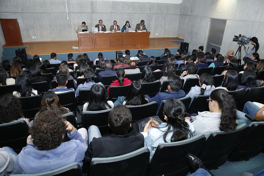 Investigadores señalan la importancia de prestar atención a la política migratoria en México.