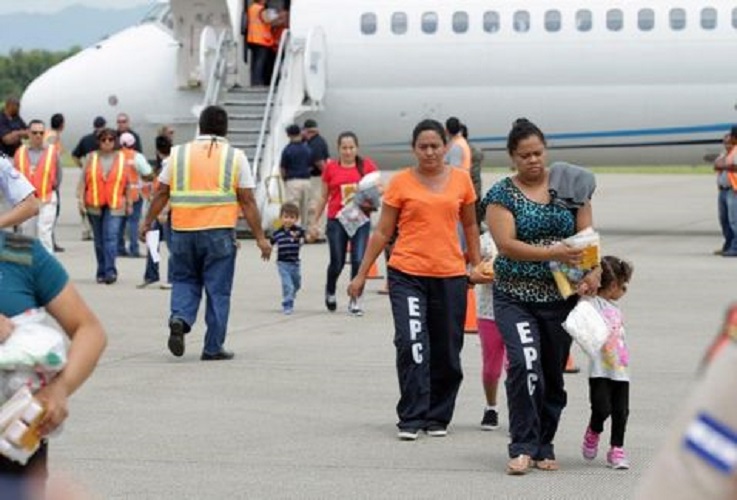 Empresas de call center ofrecerá empleo para migrantes deportados