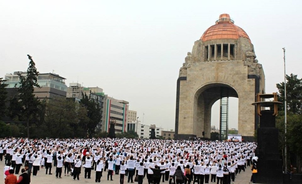 Magna sesión de Taichí en el Monumento a la Revolución