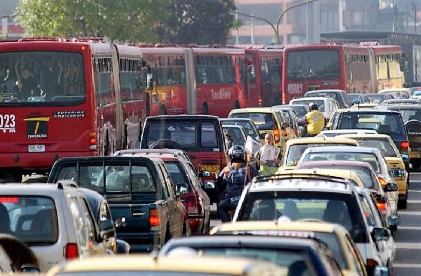 Congestionamientos cuestan 60 mil millones de pesos y 33 millones de horas hombre a CDMX