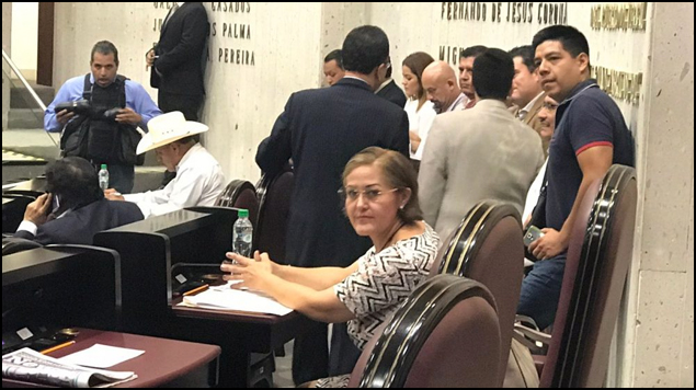Reaparece Eva Cadena en el Congreso de Veracruz