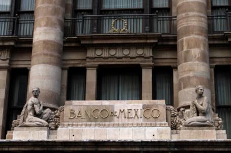 Analistas mejoran expectativas económicas de México para 2017