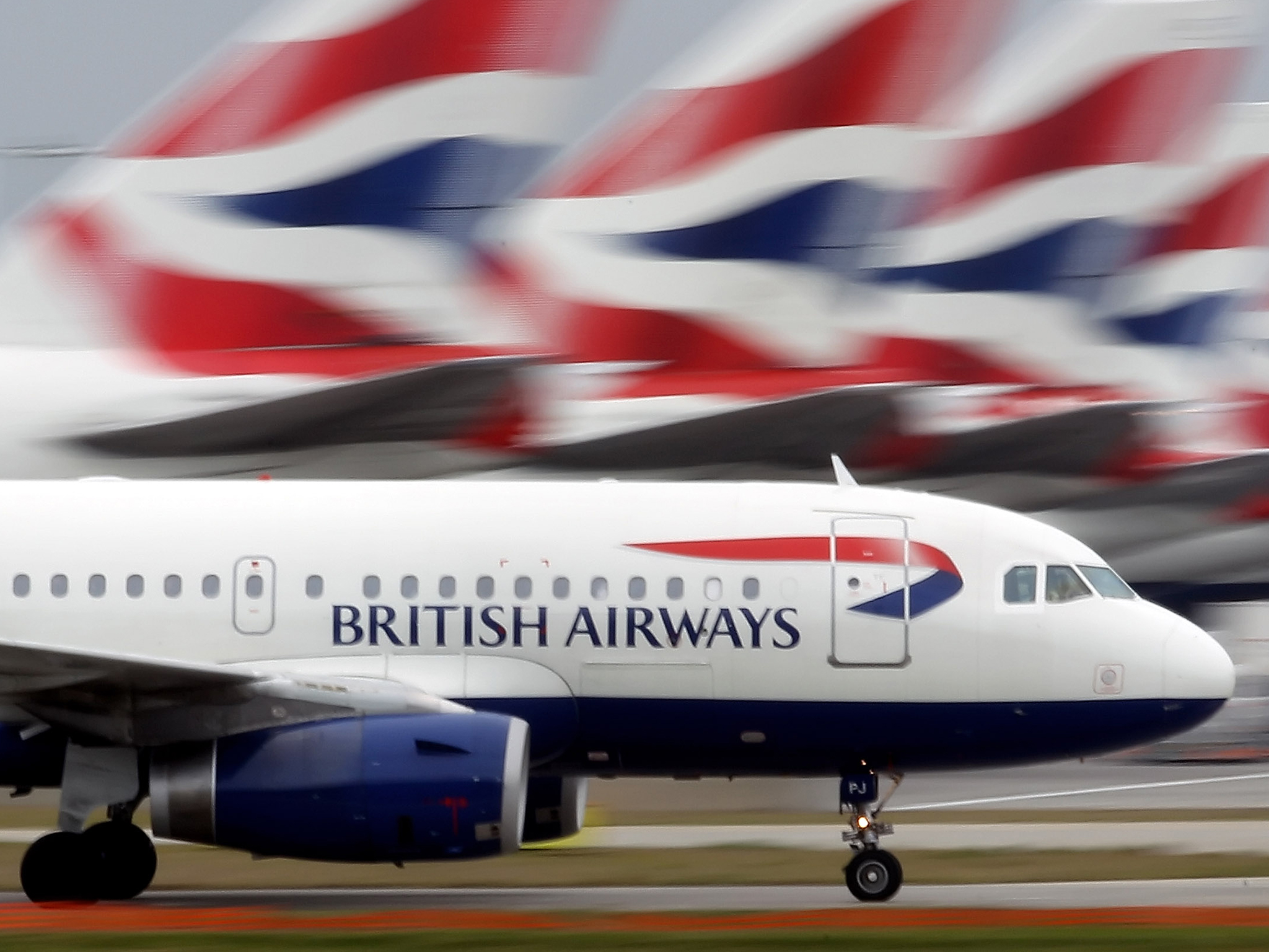 Caída del sistema informático de British Airways, genera retrasos mundiales