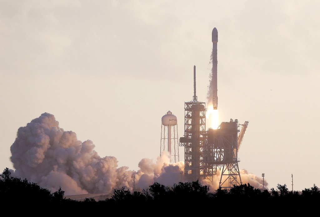 SpaceX lanza al espacio carga secreta del Gobierno de EU
