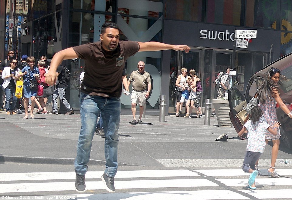 Dan a conocer video del agresor del Times Square (+video)