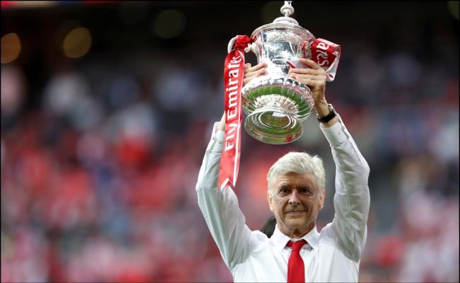 Arsenal renueva dos años más a Arsene Wenger