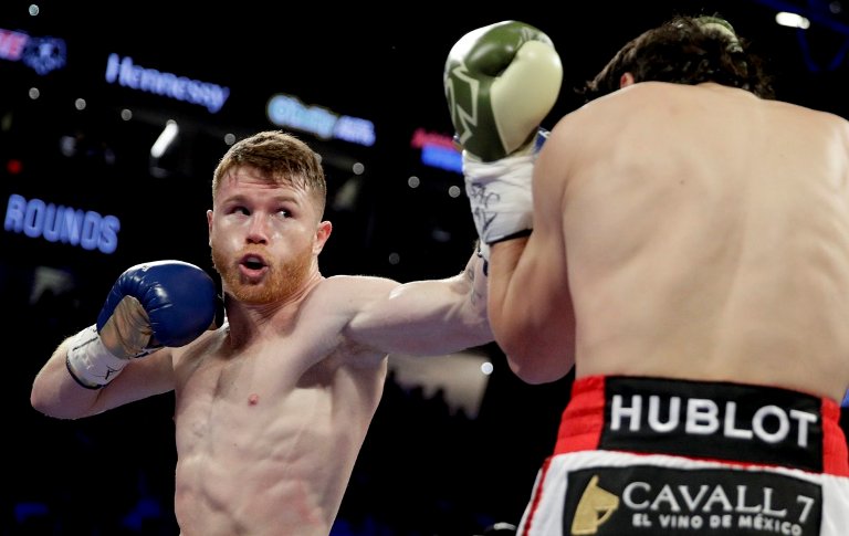 Canelo Álvarez derrota a Julio César Chávez Jr