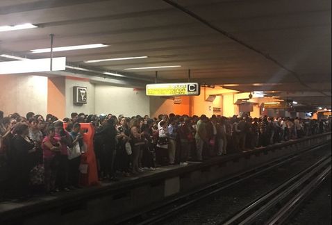 Exceso de calor provocó falla en Línea 9 del Metro