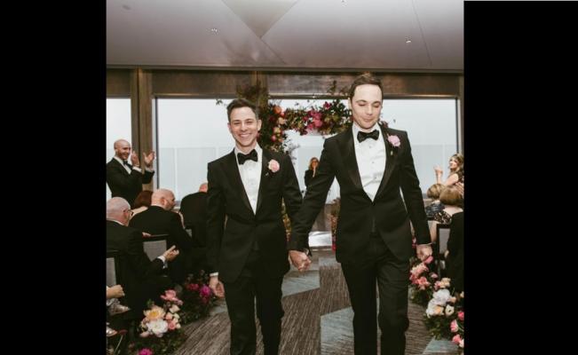 Jim Parsons, de ‘Big Bang Theory’, se casa con su novio tras 14 años de relación