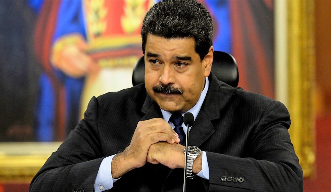 Firma Maduro deuda con Goldman Sachs al 300% de interés