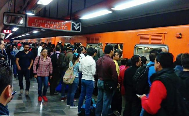 Reportan caos en Línea 7 del Metro