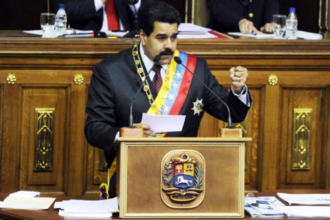MENTOR: Maduro: bajo asedio pero en combate
