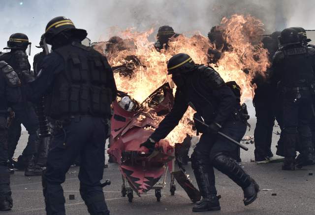 Se registran disturbios en París durante marchas por el 1 de mayo