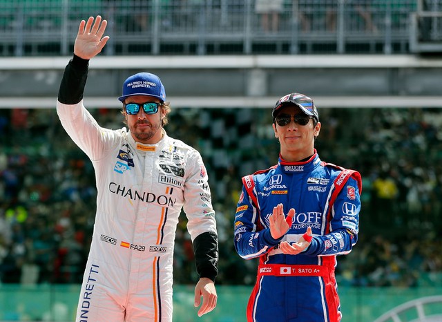 Alonso abandona circuito en Indy500; Takuma Sato hace historia en F1